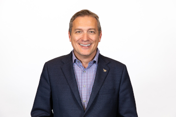 Headshot of Daniel Elswick